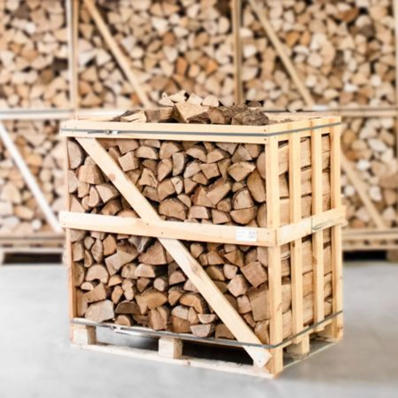 Demi-palette de bois de chauffage chêne fendu séché au four 25cm